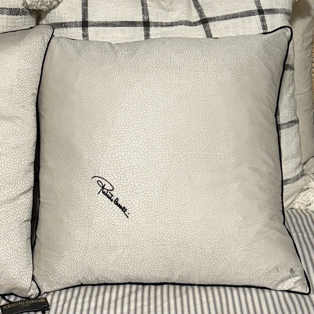 2-Roberto Cavalli Decorative Animal Print 20”x20” Throw Pillows Made in‎ Italy.